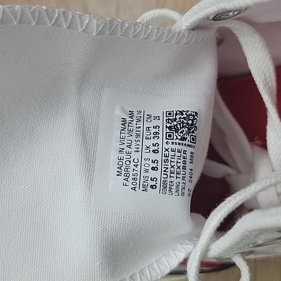 Converse High top Brand new in the box. - Picture 10 of 12